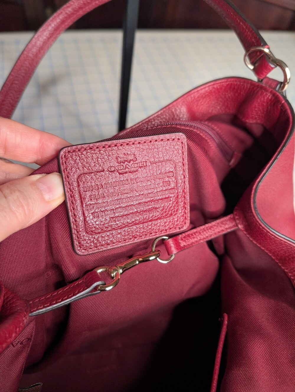 COACH Oxblood Edie 28 Pebble Leather Shoulder Bag Gold Hardware 35983 - Picture 4 of 11